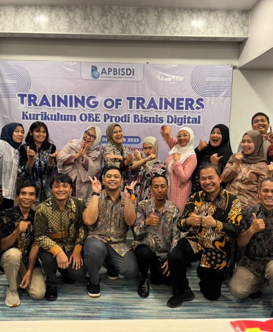 Tingkatkan Kualitas Akademik, Kaprodi Bisnis Digital Unila Ikuti ToT Kurikulum OBE di Yogyakarta